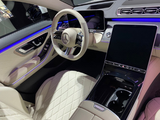 더 뉴 메르세데스 벤츠 S 클래스 1열.<장우진 기자>